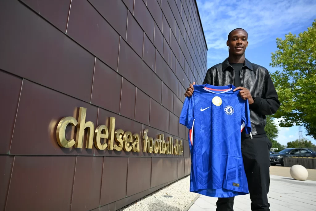 Emanuel Emegha gia nhap chelsea
